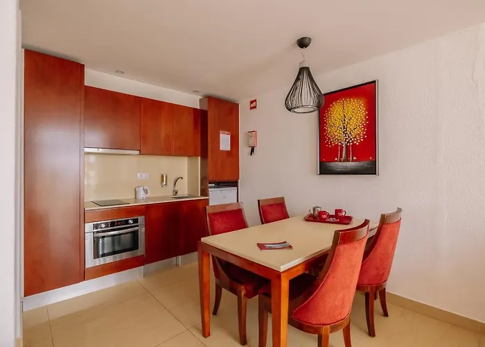 Deluxe One-Bedroom Apartment