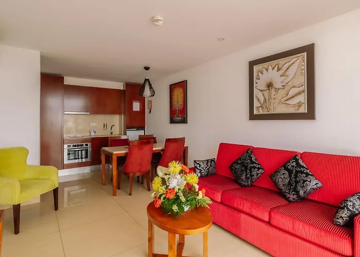 Deluxe One-Bedroom Apartment